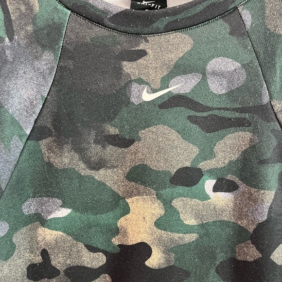 💚 NIKE – Dri-FIT Camo Cropped Sweatshirt – Size M - Picture 7 of 12